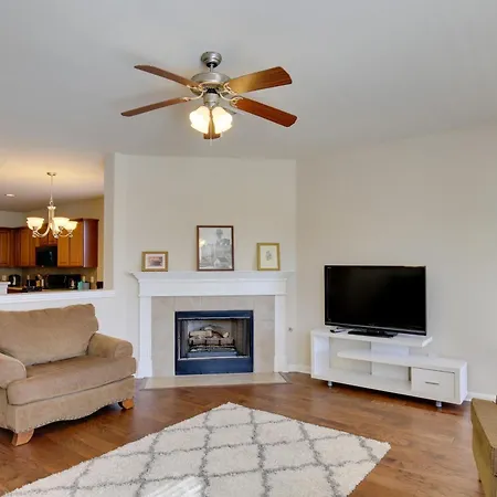 San Antonio Getaway With Deck, Fenced-In Yard! Villa